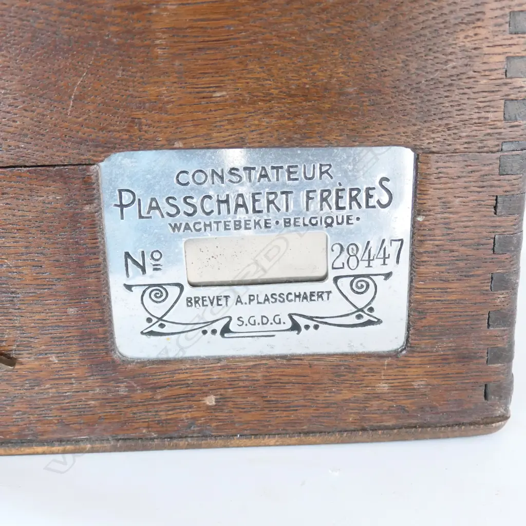 RACING PIGEON RECORDING TIME CLOCK c.1919 by PLASSCHAERT FRÈRES, BELGIUM. 245 X 170 X 200mm Image 1++